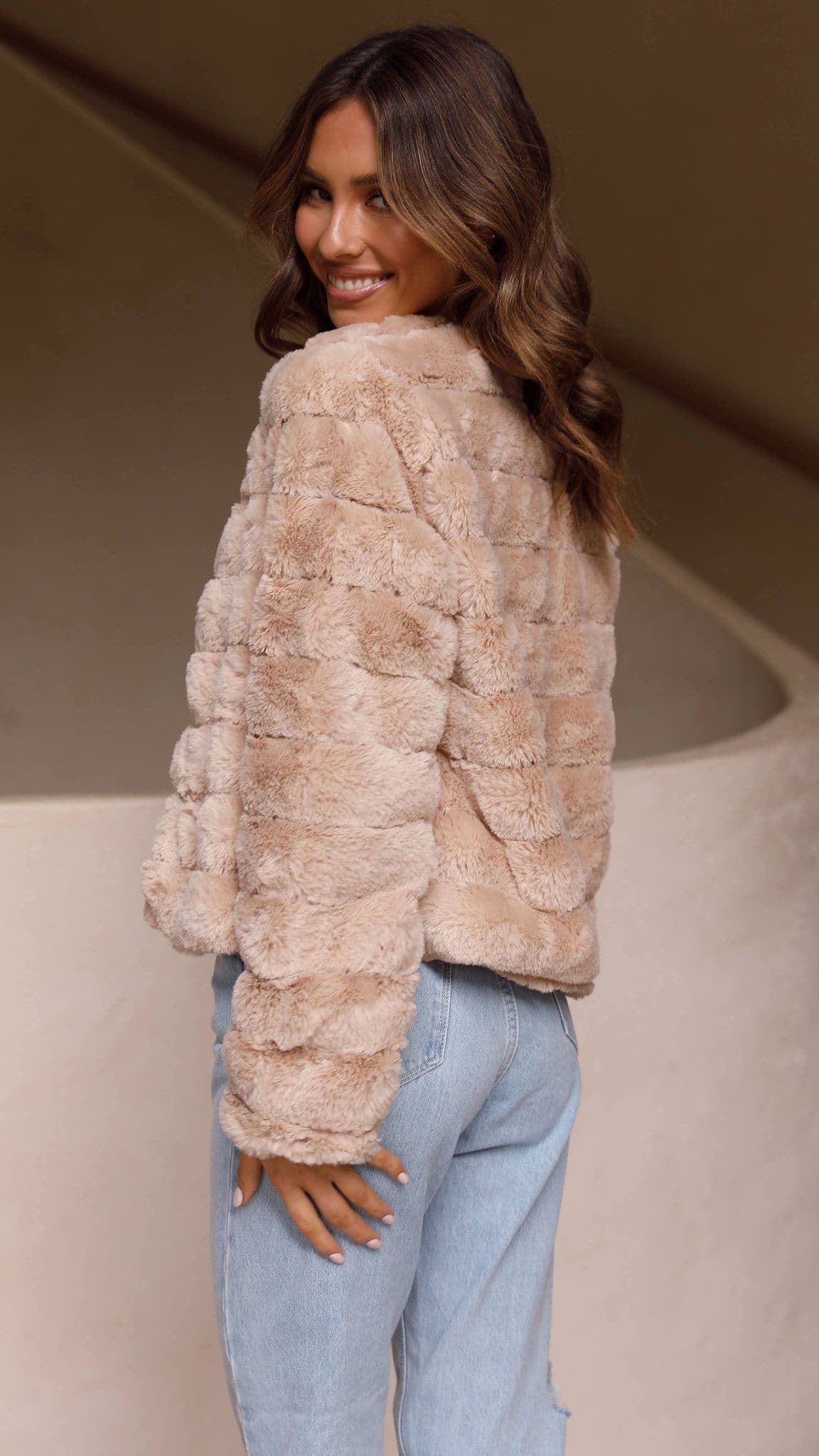 Veste en Fausse Fourrure – Élégance Confortable