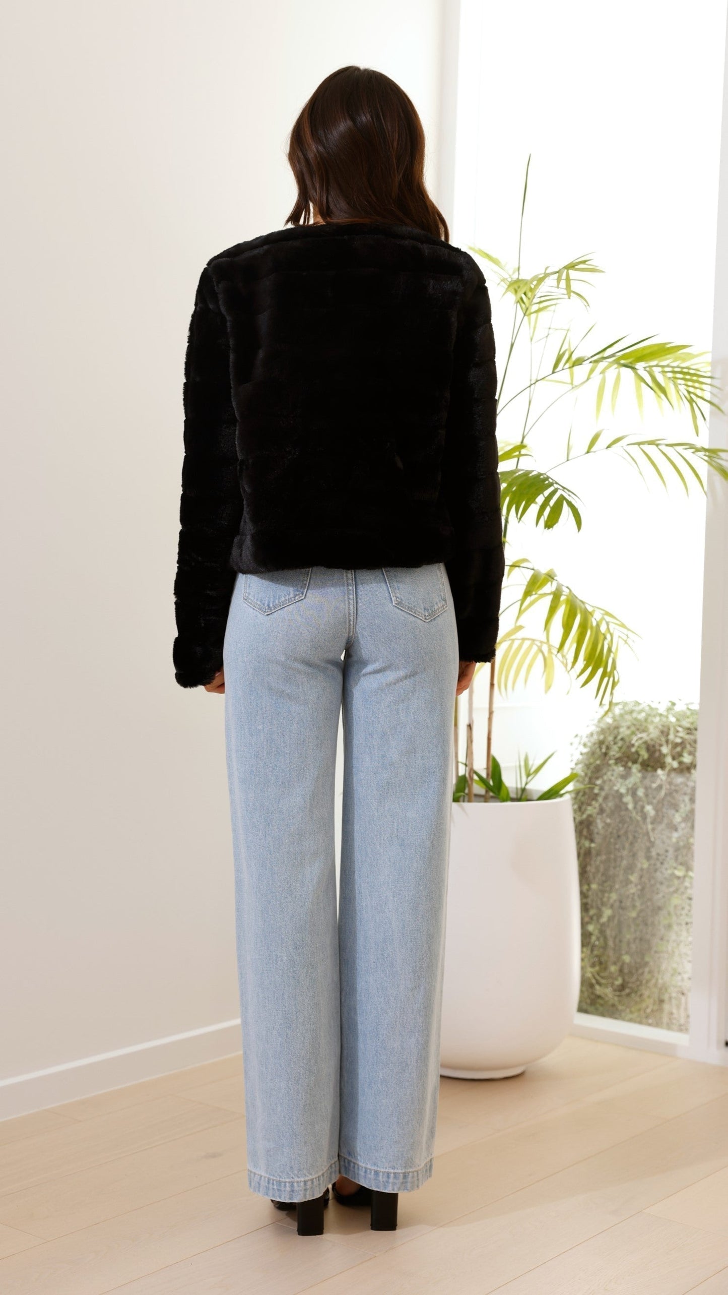 Veste en Fausse Fourrure – Élégance Confortable