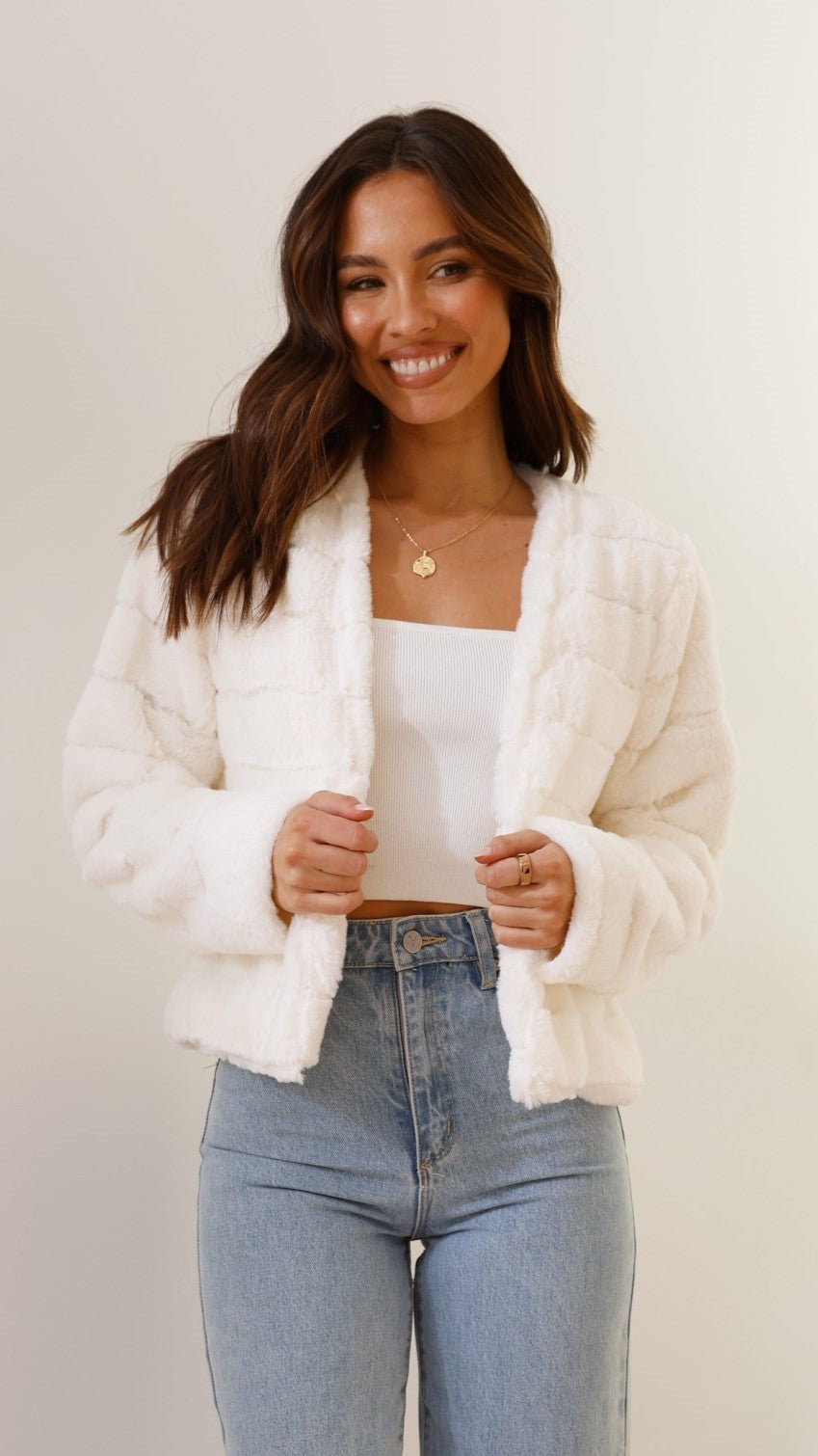 Veste en Fausse Fourrure – Élégance Confortable