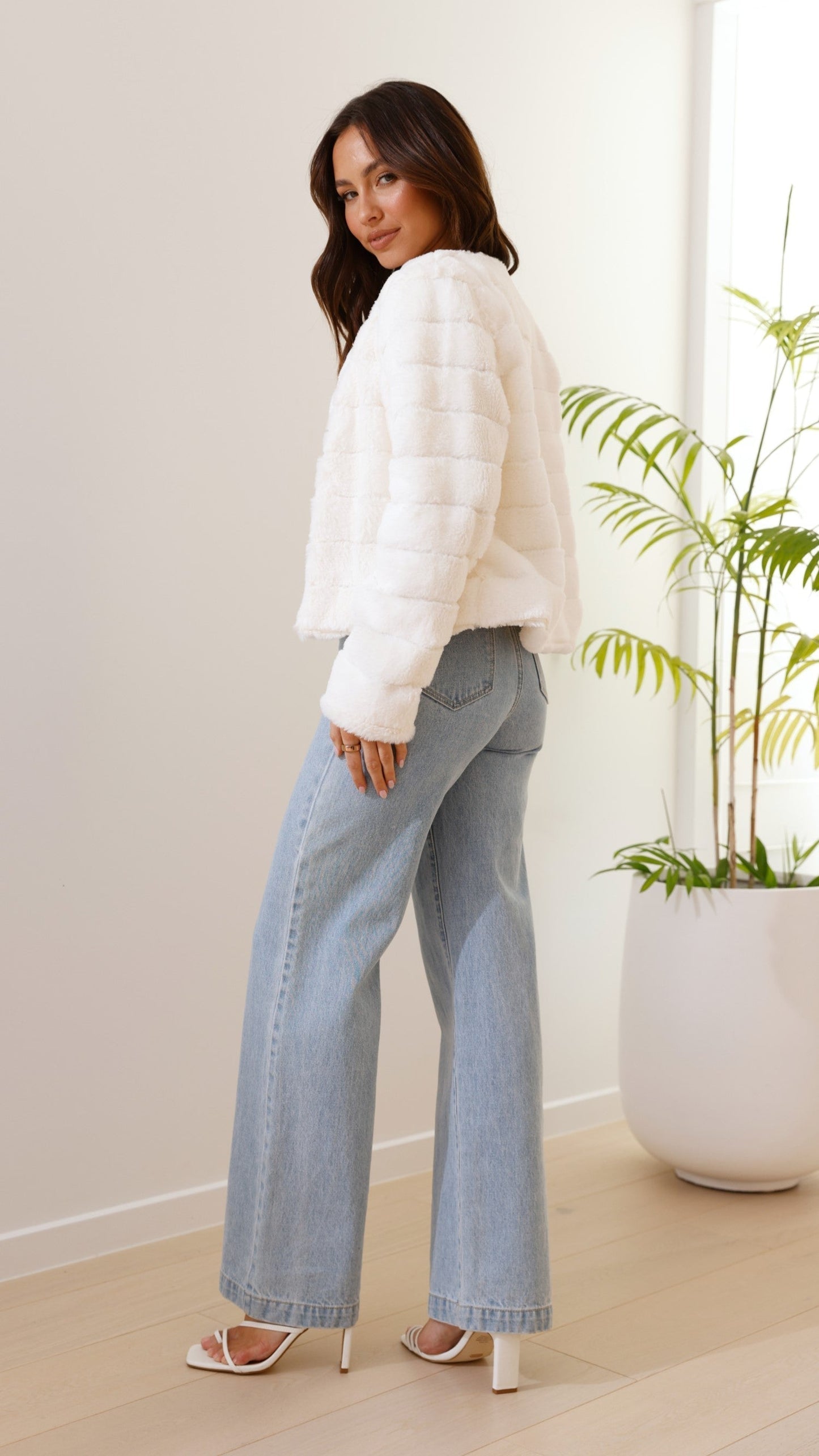 Veste en Fausse Fourrure – Élégance Confortable