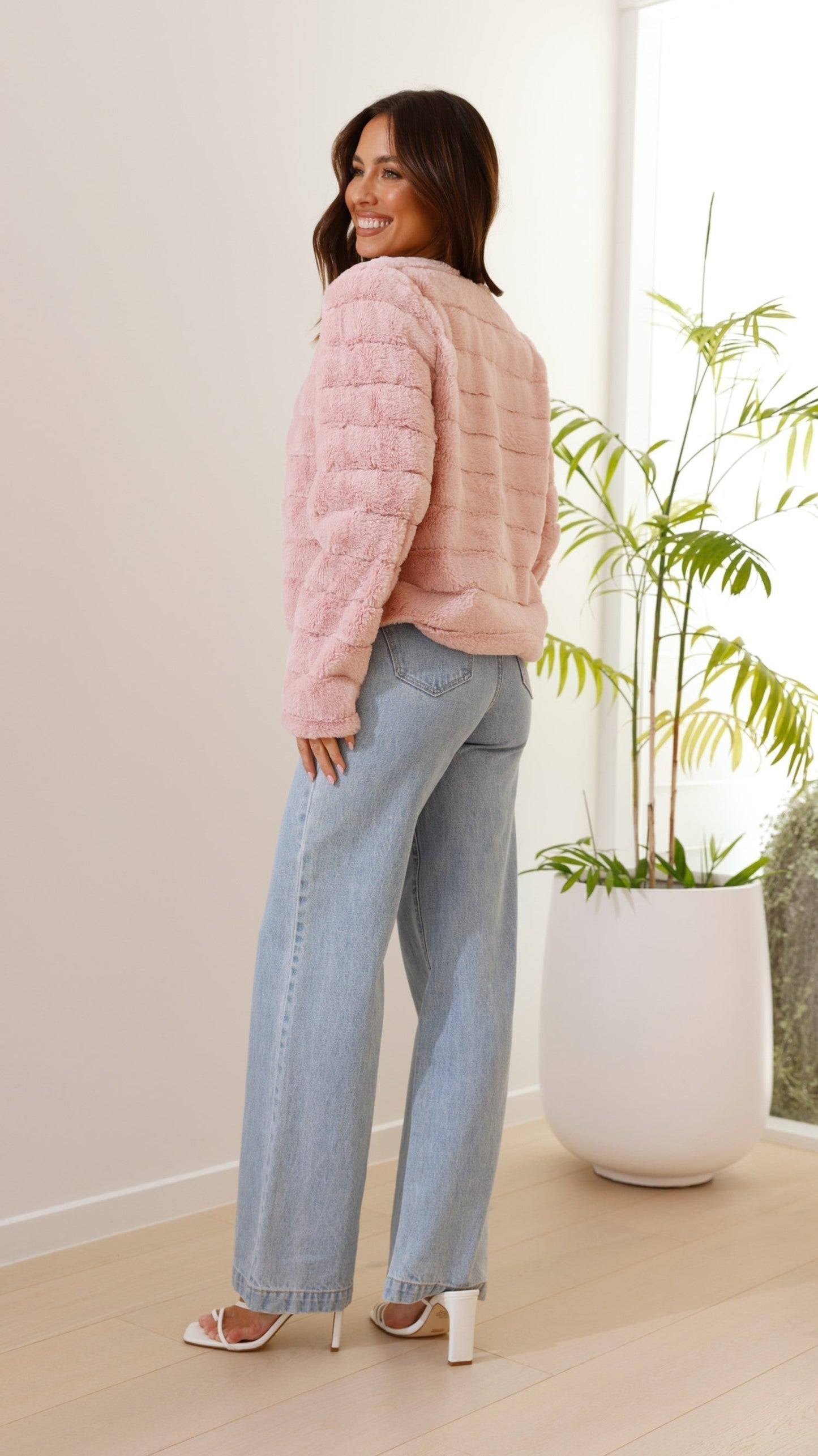 Veste en Fausse Fourrure – Élégance Confortable