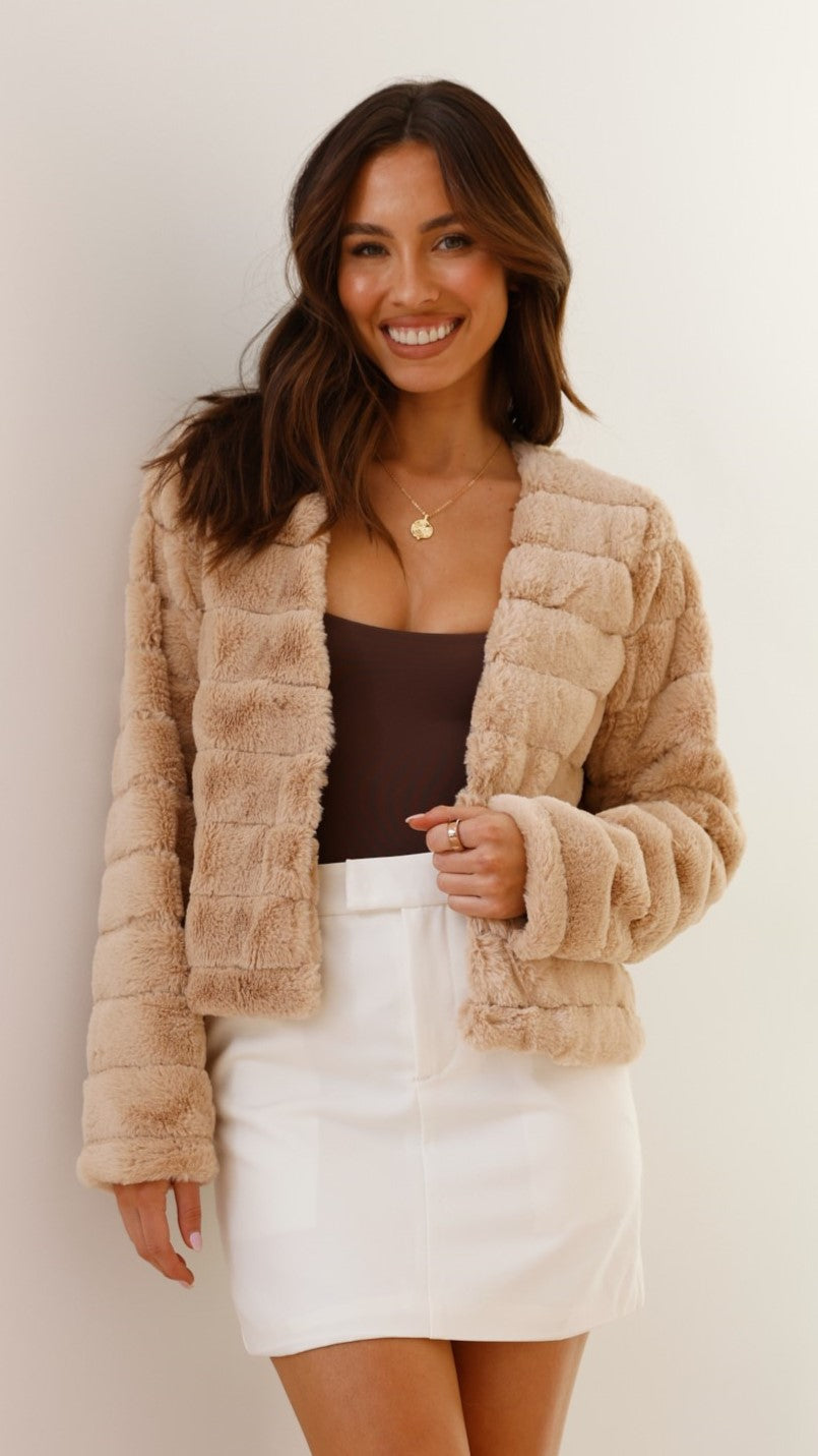 Veste en Fausse Fourrure – Élégance Confortable