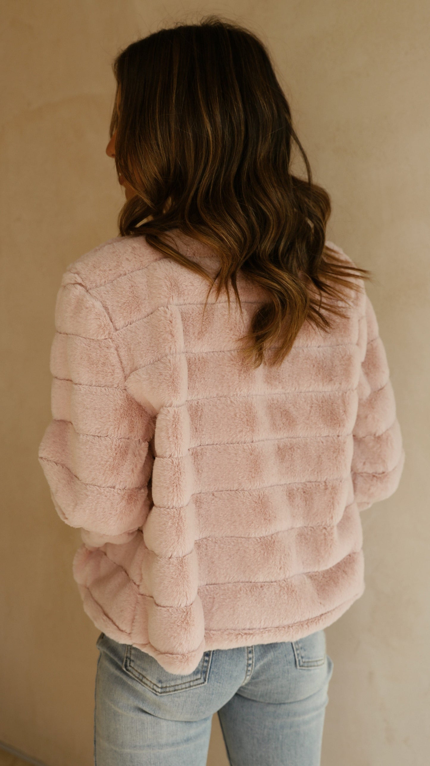 Veste en Fausse Fourrure – Élégance Confortable