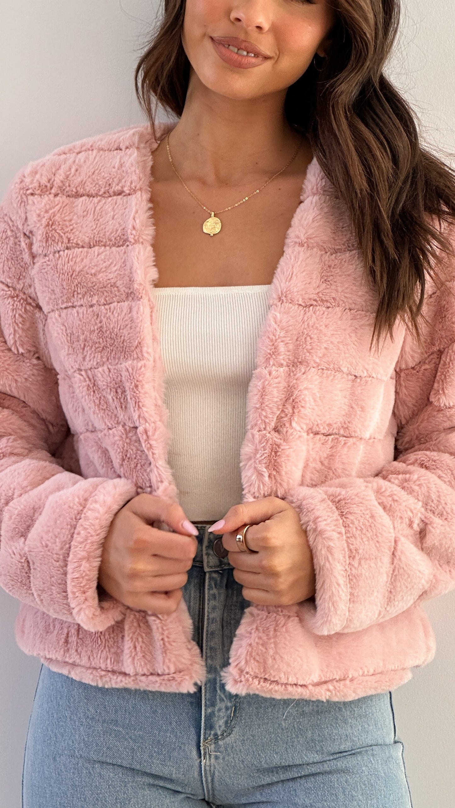 Veste en Fausse Fourrure – Élégance Confortable