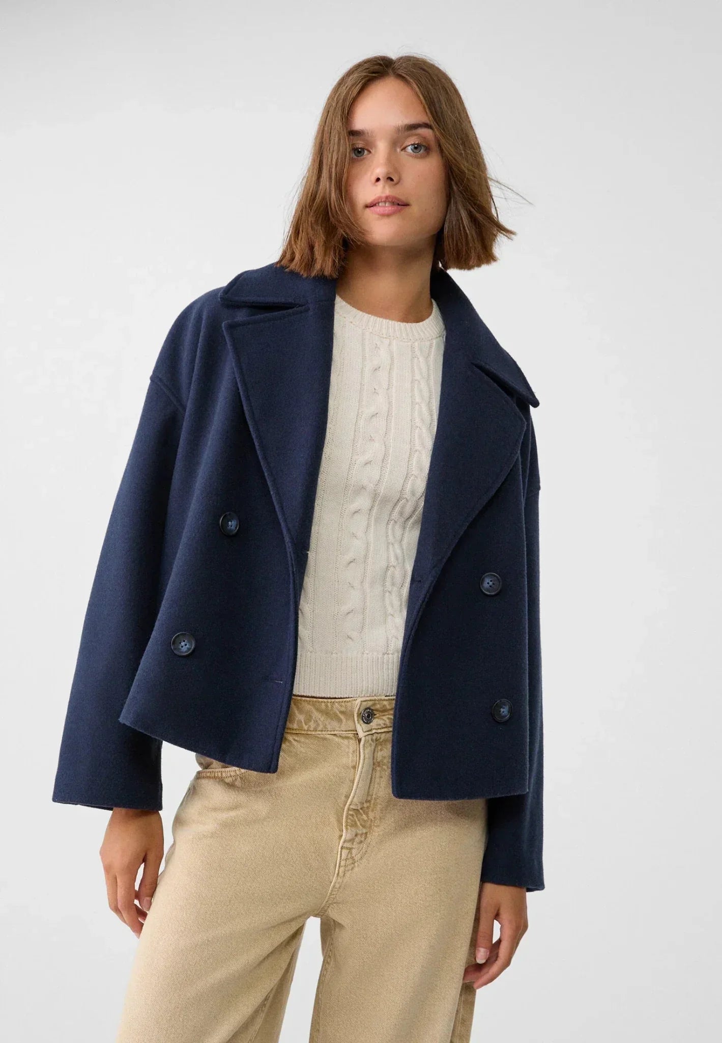 Veste Croisée Courte – Élégance Intemporelle