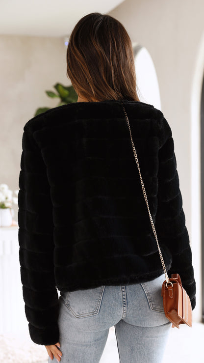 Veste en Fausse Fourrure – Élégance Confortable